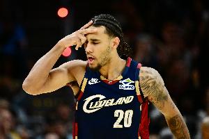 彻底疯狂！泰森外线再中三分球 个人单节已经16分